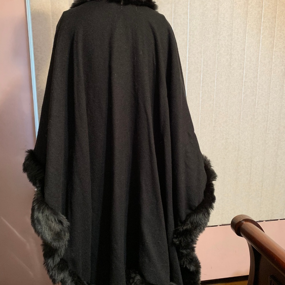 Cache Black Cape - Picture 3 of 6